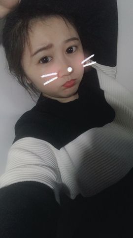 秋秋七七主播照片