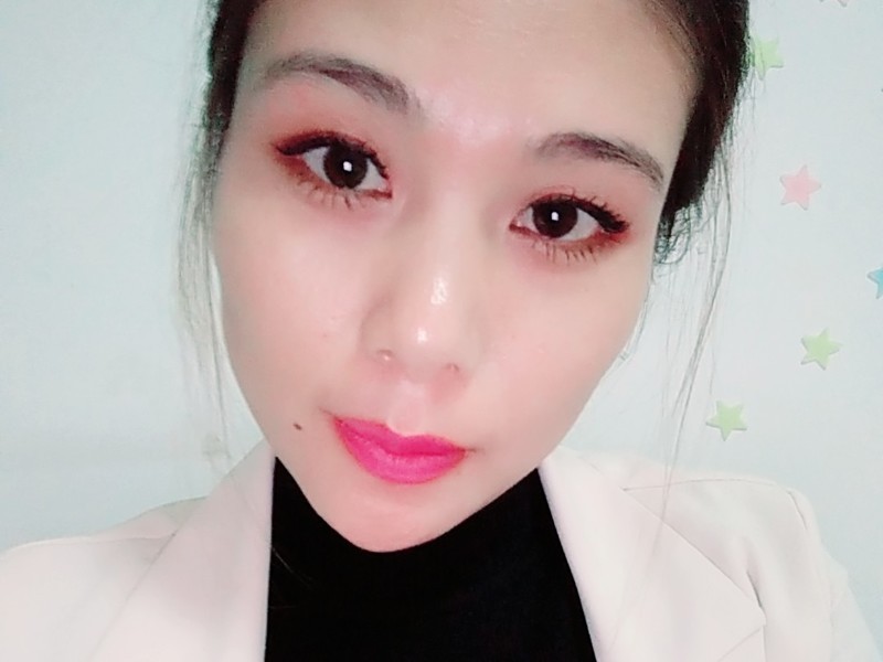 love丽👄️的主播海报