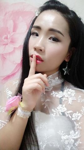 茶茶19号周年主播照片