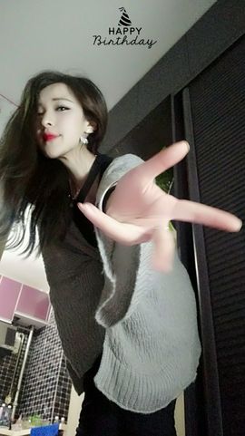 @欠吃土主播照片