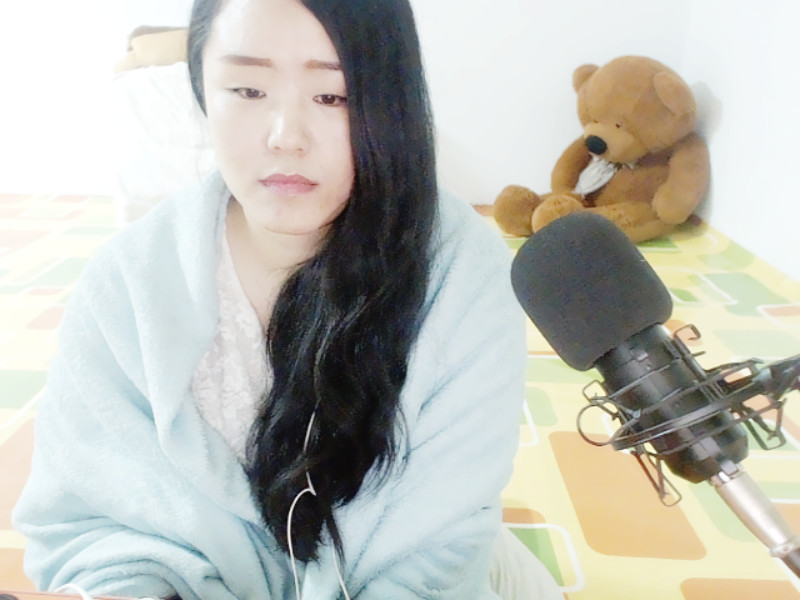 qq浅浅的主播海报