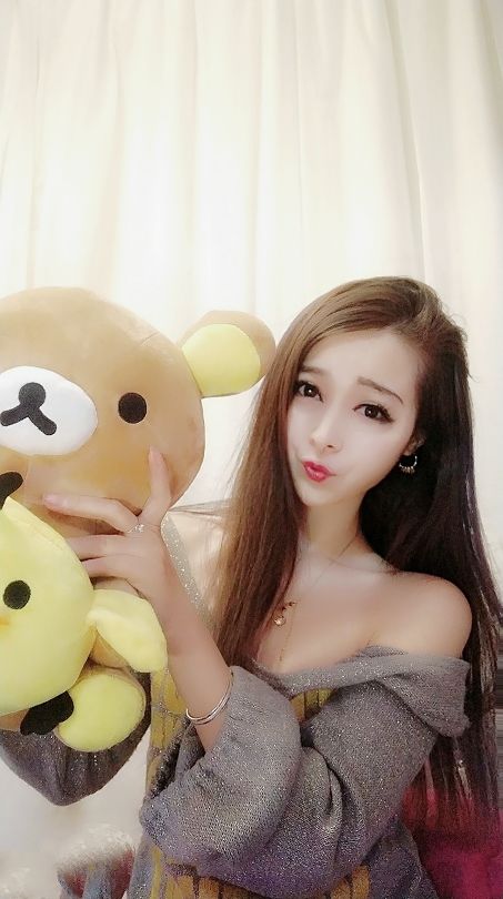 @欠吃土的主播照片