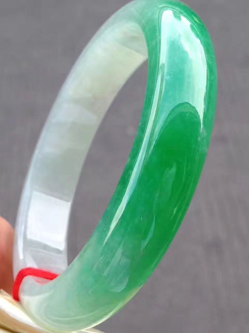 缅腾翡翠的主播照片
