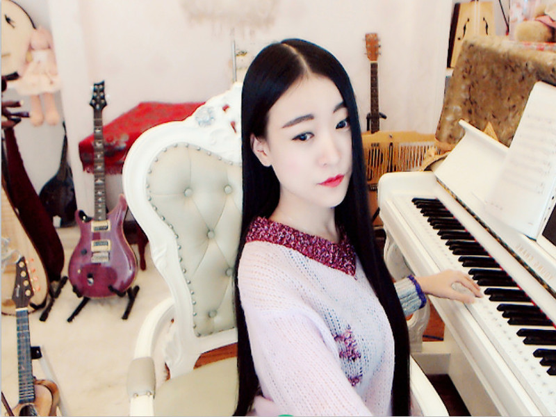 轻小歌的主播海报