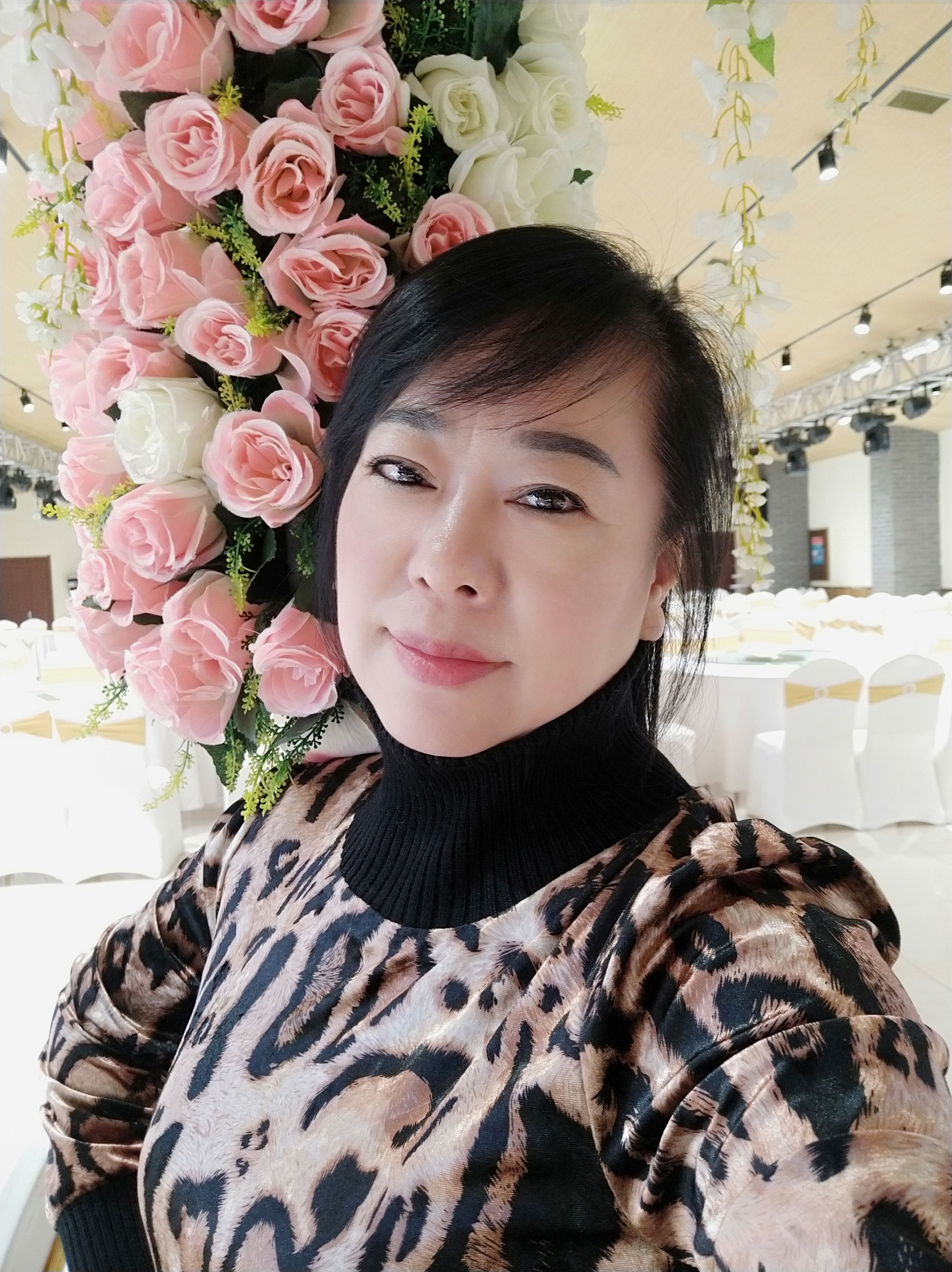 魅力女人唱民歌的图片