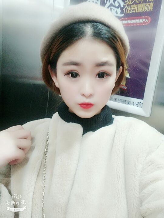 小不点贺大家新年快乐的主播照片