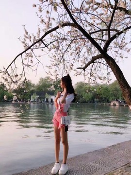 风中的风铃主播照片