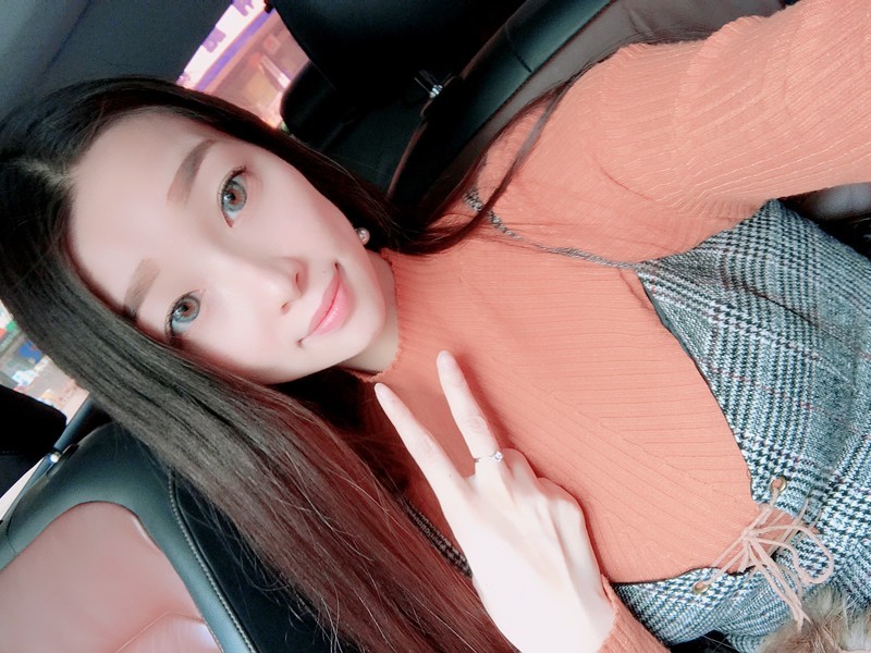 无限★女王♬小优哈♛的主播海报