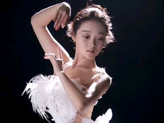 美丽的长阳的主播照片