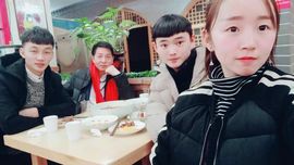 皇族、笨小孩主播照片
