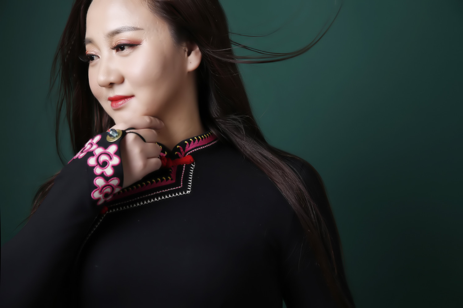歌后阿茹娜的图片
