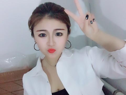 叫我白白呀海报