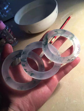 看原石开翡翠主播照片