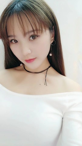 请收索18500房间主播照片