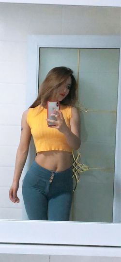 芒果果榴莲贺AI升级主播照片