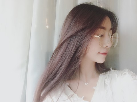 可爱迷人的盒子精海报