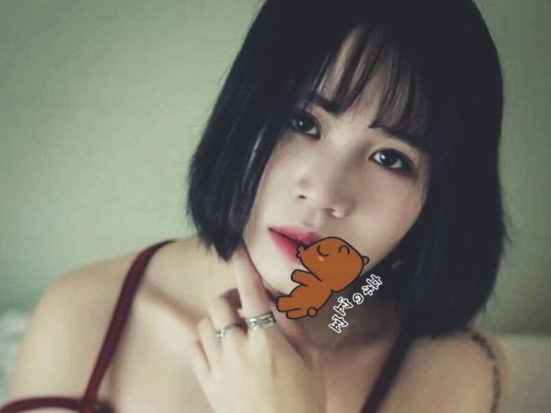 嗯哼大王♚的主播海报