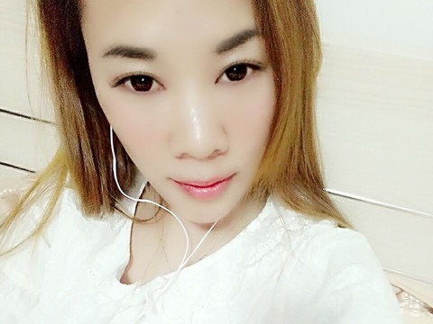 夜未央✨心微凉海报