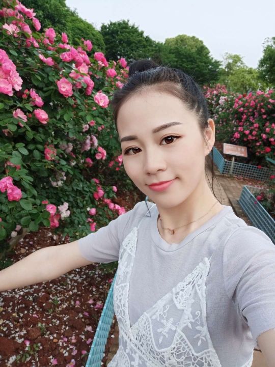 俏琴儿～全村的希望的主播照片
