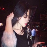 白衣R