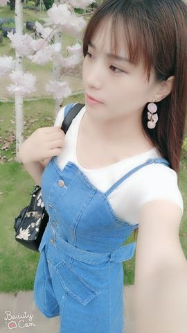 请收索18500房间主播照片