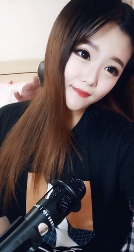 诗诗一个人也会开心.主播照片
