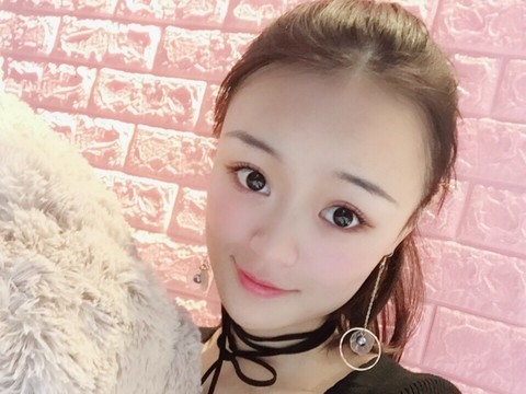 露露很困海报