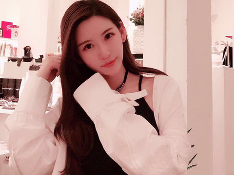 A💉静儿👸🏼海报