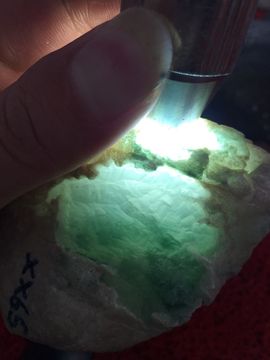 郑氏翡翠原石主播照片