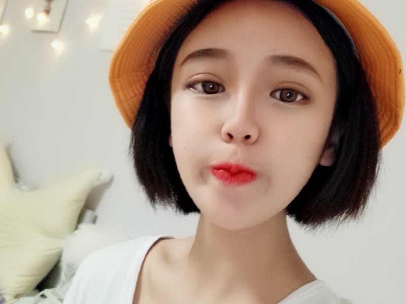 小小呀呀呀呀的主播海报