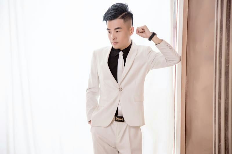 主持人培训导师李嘉艺的主播照片