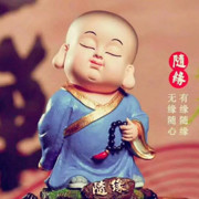 老头再天桥下捡易拉罐