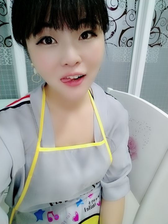 25歲的小小的主播照片