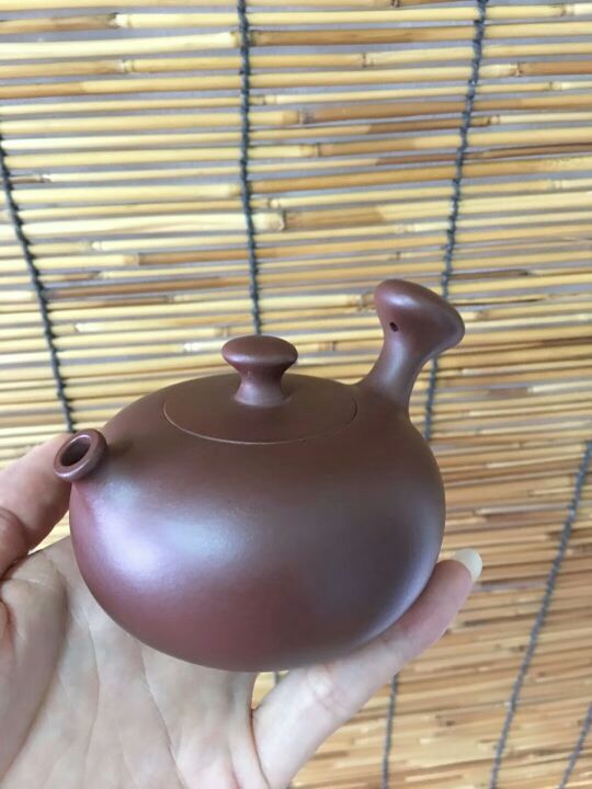 凤姐做紫砂壶自产自销的主播照片