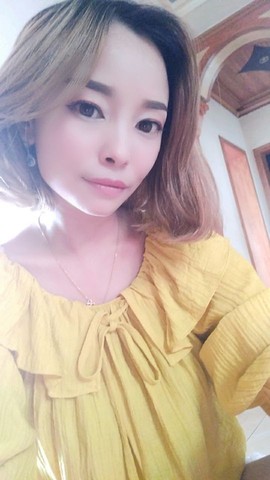 野百合的忧伤主播照片