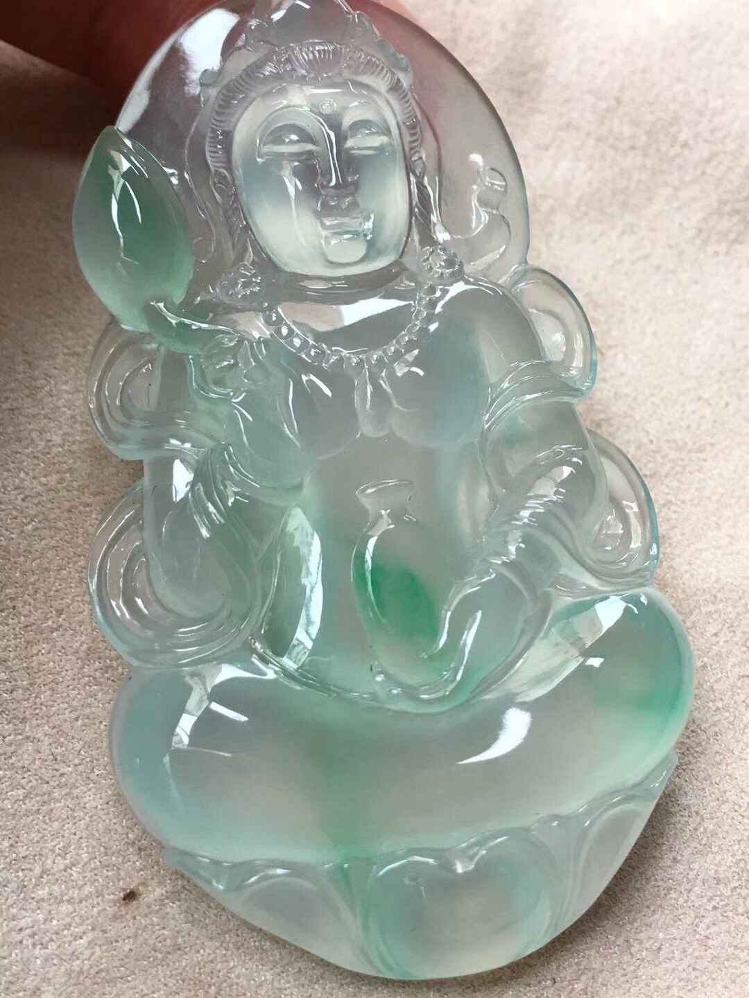 缅甸寻宝的主播照片