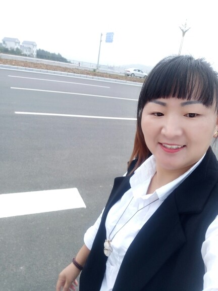 新人小杨的主播照片