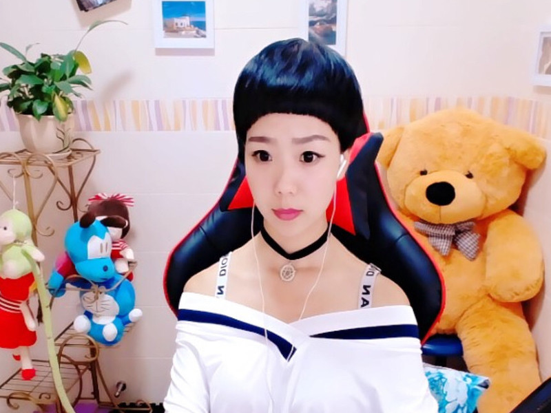 一只小群儿的主播海报