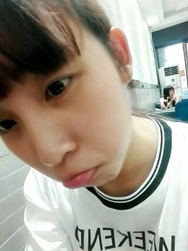 菜菜的美脚主播照片