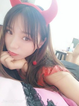 请收索18500房间主播照片