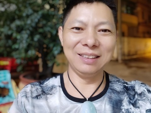 老司机√何哥🇨🇳海报