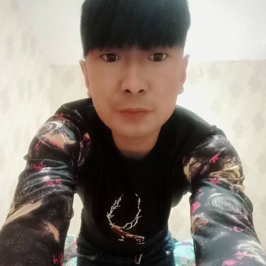 做壹个幸福的小男人的主播照片