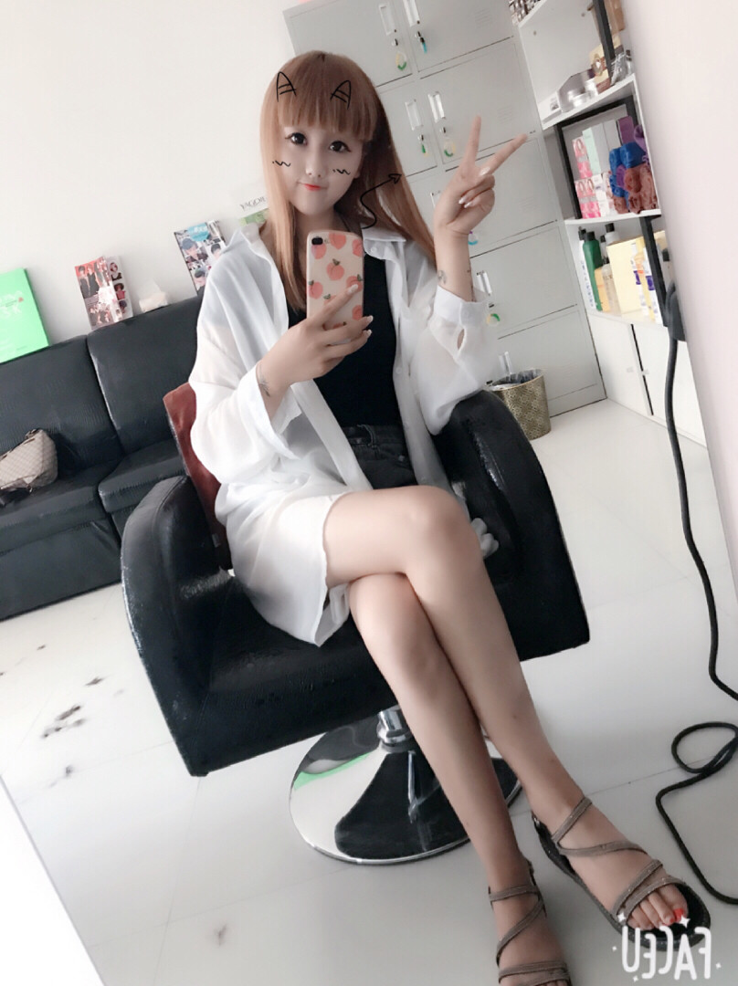 聚声亚丽的主播照片