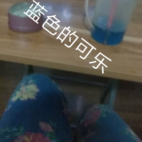 ♿轮椅脑瘫的女孩唱歌的主播照片