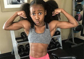 杨字疯主播照片