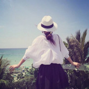 ~槑の^妮海报