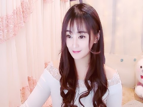 浅夏❀初晴海报