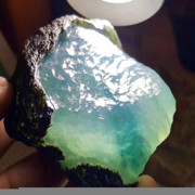 1002翡翠原石海报