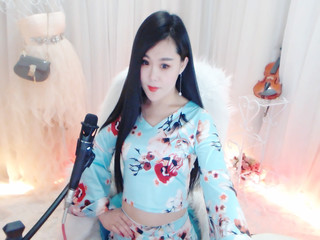 凡尘雨，小小助理的主播照片