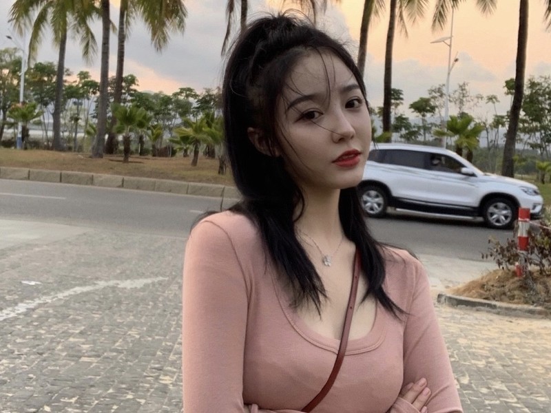 ღ亦.的主播海报